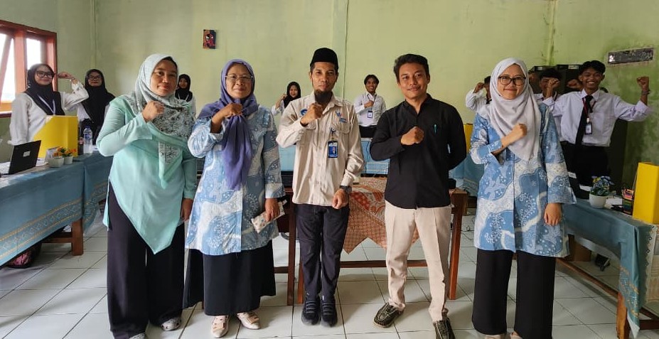 Pengawas Pembina Lakukan Verifikasi UKK di SMK Permata